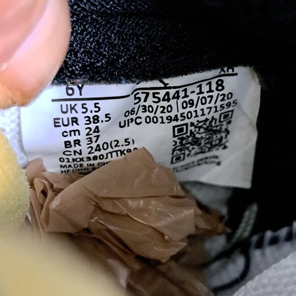 Air Jordan 1 Retro High White Volt Size GS 6Y / 7.5 Womens 575441-118 - Picture 8 of 12